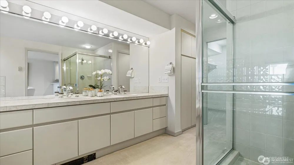1231 5th Avenue #202 Seattle, WA 98109