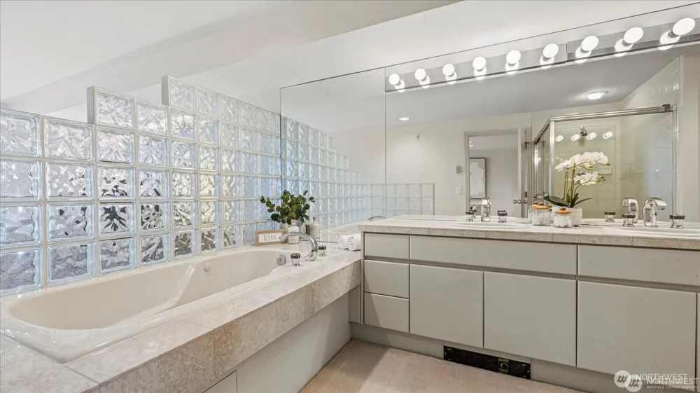 1231 5th Avenue #202 Seattle, WA 98109