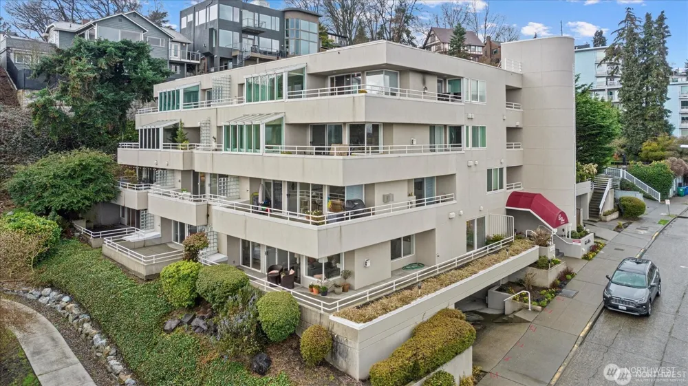 1231 5th Avenue #202 Seattle, WA 98109