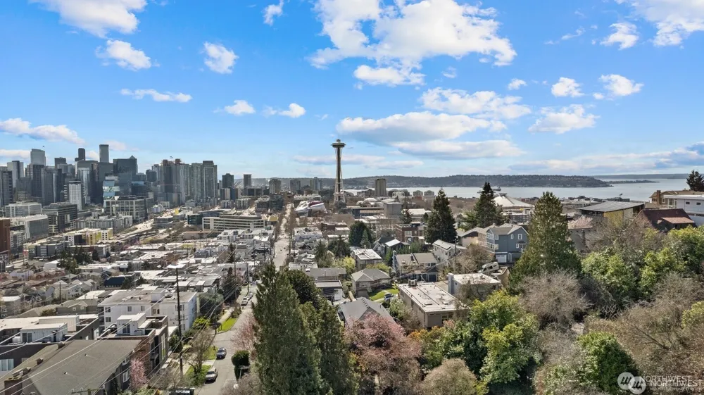 1231 5th Avenue #202 Seattle, WA 98109