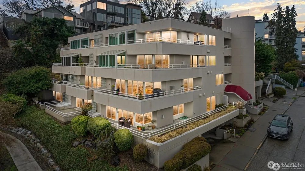 1231 5th Avenue #202 Seattle, WA 98109