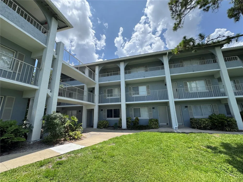 115 OYSTER BAY CIRCLE #300 Altamonte Springs, FL 32701