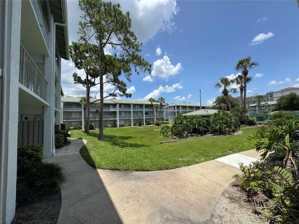 115 OYSTER BAY CIRCLE #300 Altamonte Springs, FL 32701