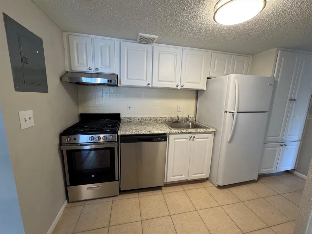 115 OYSTER BAY CIRCLE #300 Altamonte Springs, FL 32701