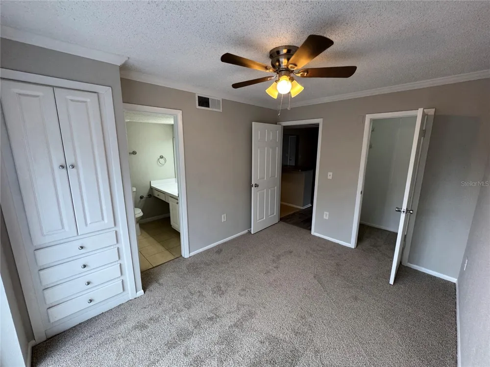 115 OYSTER BAY CIRCLE #300 Altamonte Springs, FL 32701