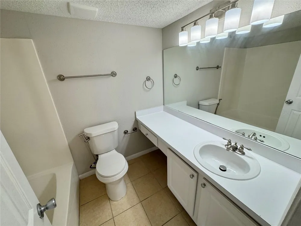 115 OYSTER BAY CIRCLE #300 Altamonte Springs, FL 32701