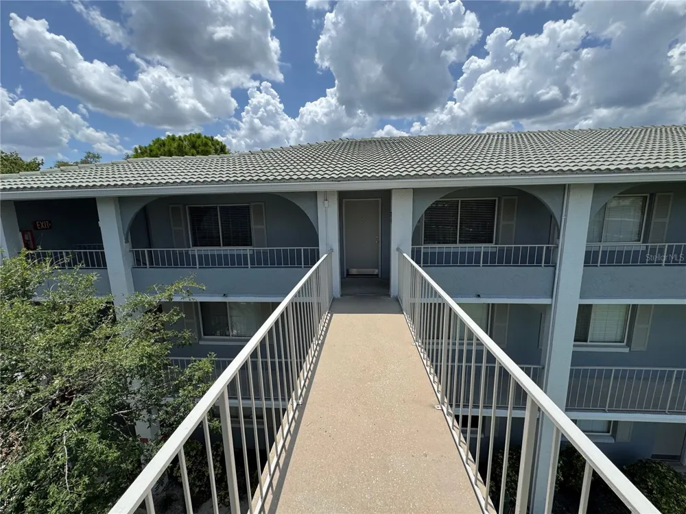 115 OYSTER BAY CIRCLE #300 Altamonte Springs, FL 32701