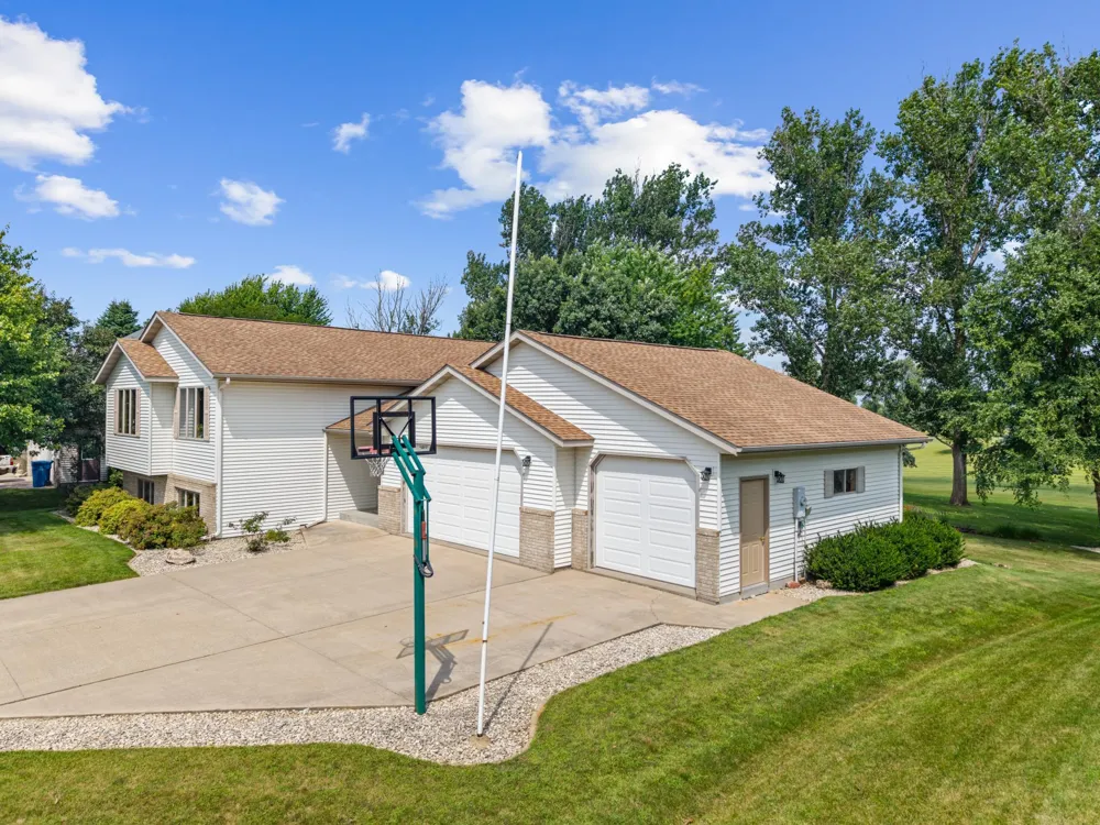 190 Benson Drive Lewiston, MN 55952