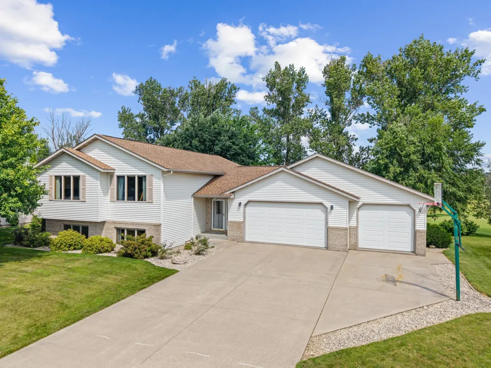 190 Benson Drive Lewiston, MN 55952