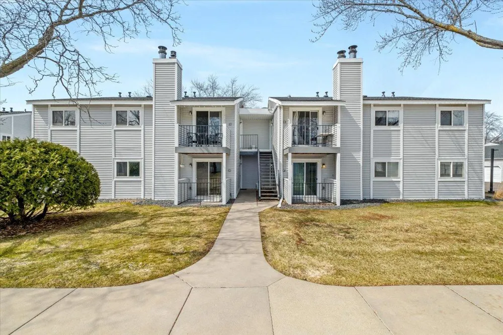 1720 Pleasant Street #H Lauderdale, MN 55113