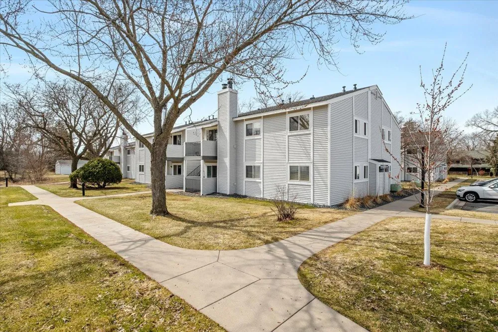 1720 Pleasant Street #H Lauderdale, MN 55113