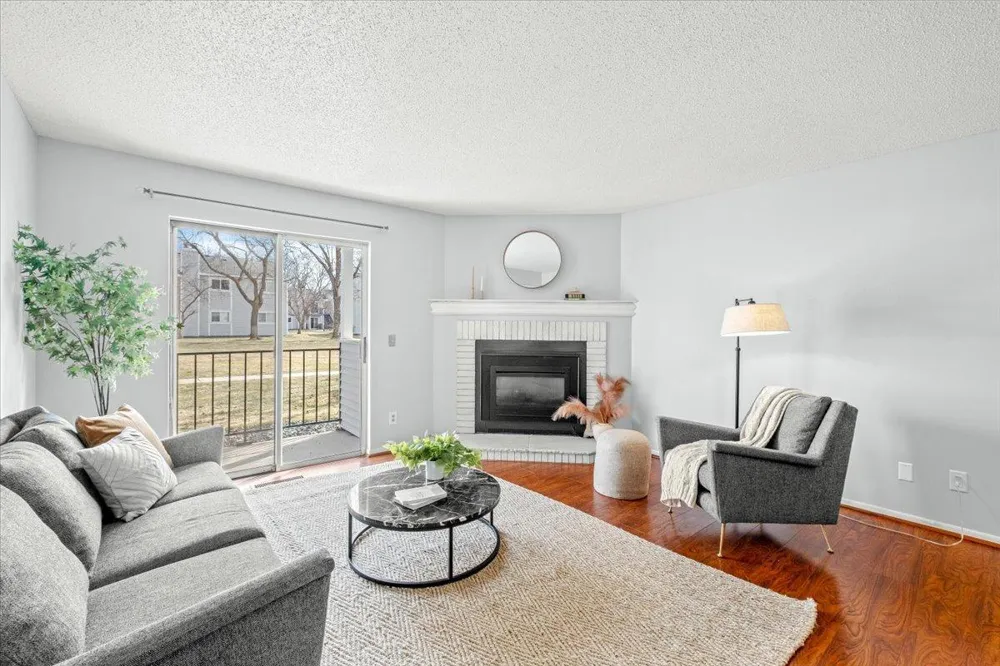 1720 Pleasant Street #H Lauderdale, MN 55113