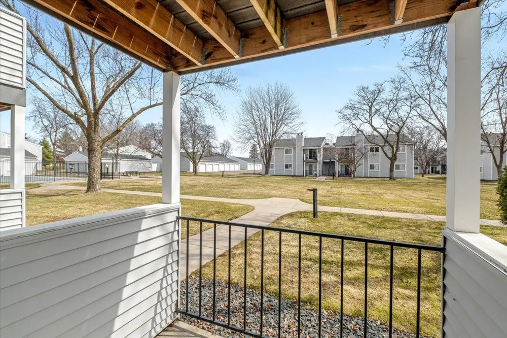 1720 Pleasant Street #H Lauderdale, MN 55113