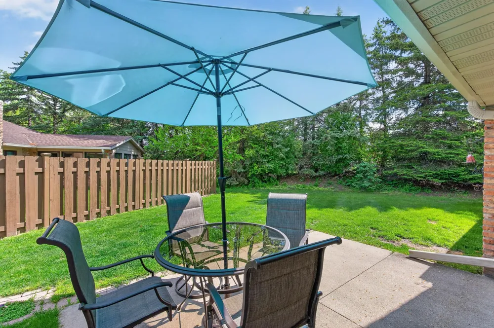 9601 Lonsdale Circle Minnetonka, MN 55305