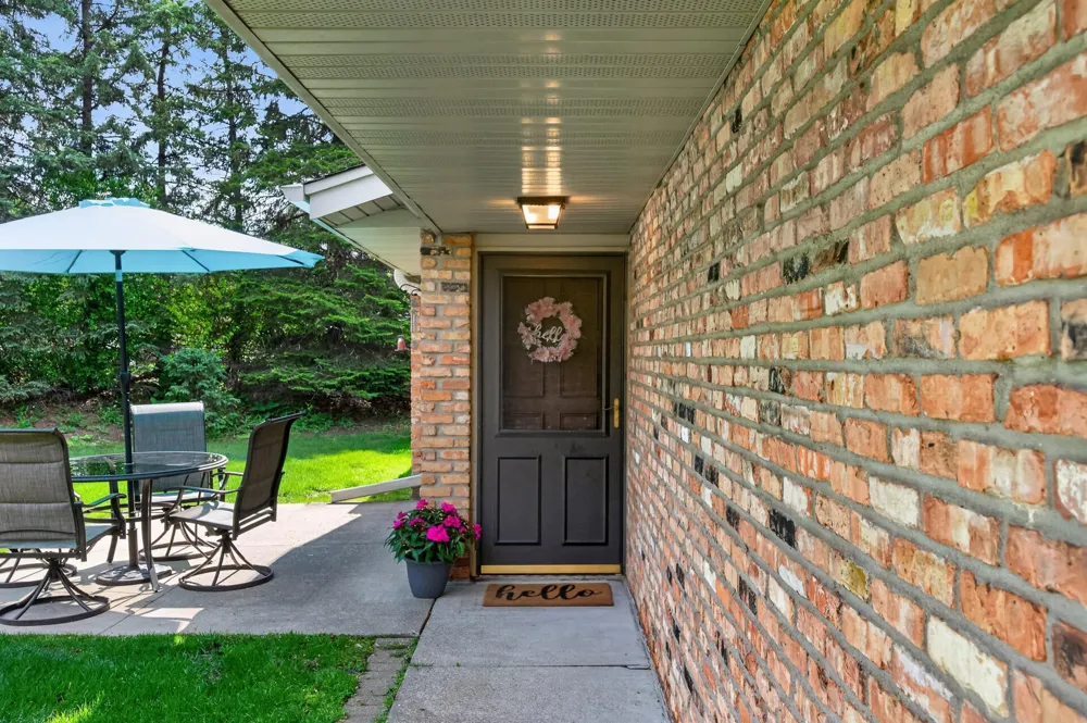 9601 Lonsdale Circle Minnetonka, MN 55305
