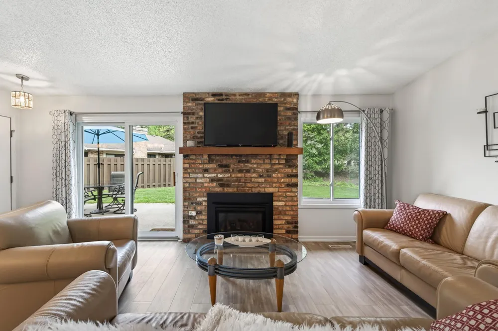 9601 Lonsdale Circle Minnetonka, MN 55305
