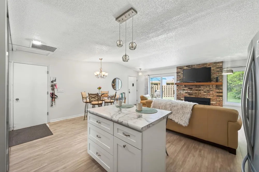 9601 Lonsdale Circle Minnetonka, MN 55305