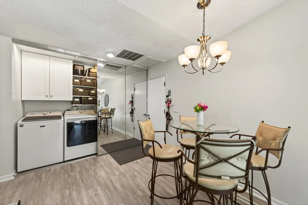 9601 Lonsdale Circle Minnetonka, MN 55305