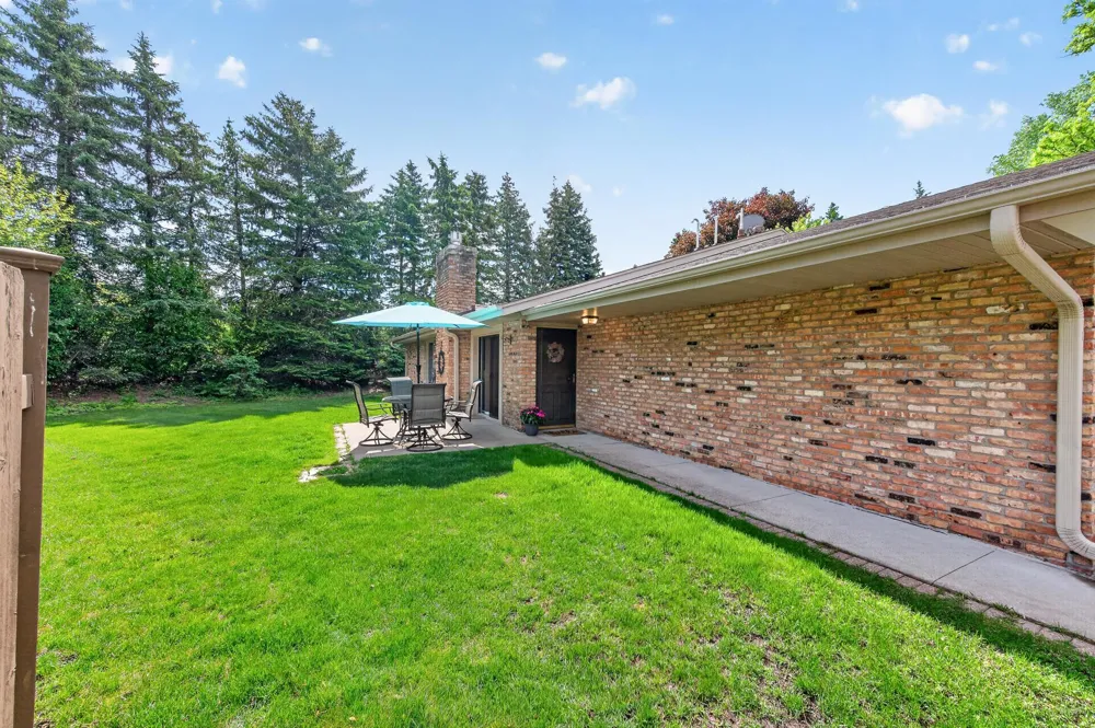 9601 Lonsdale Circle Minnetonka, MN 55305