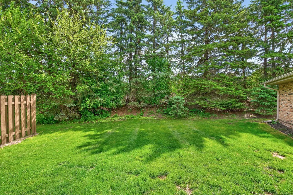 9601 Lonsdale Circle Minnetonka, MN 55305