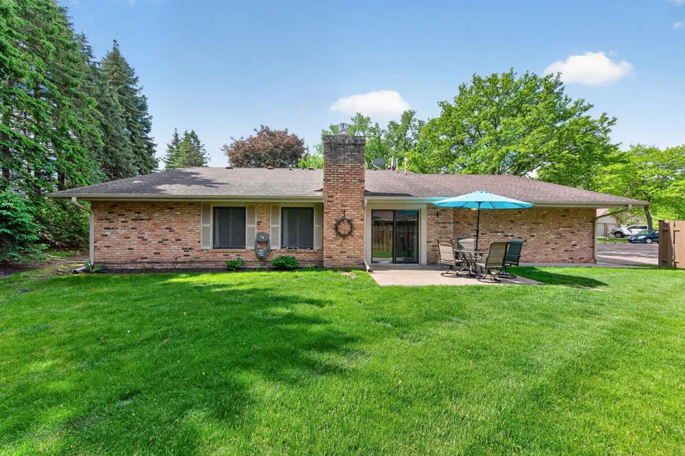 9601 Lonsdale Circle Minnetonka, MN 55305
