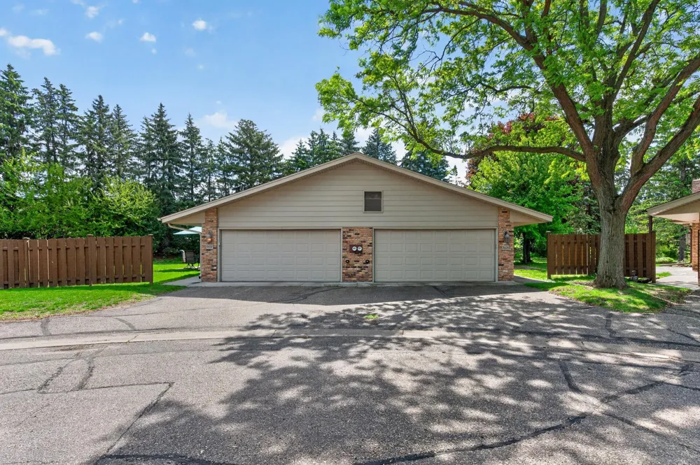 9601 Lonsdale Circle Minnetonka, MN 55305