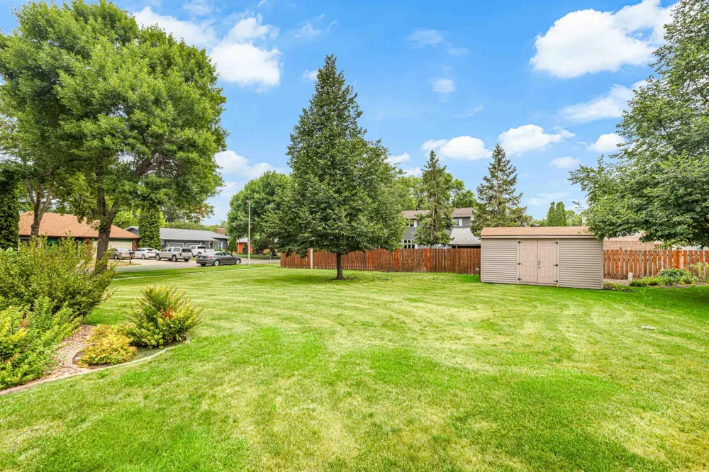 681 Cottonwood Court West Fargo, ND 58078