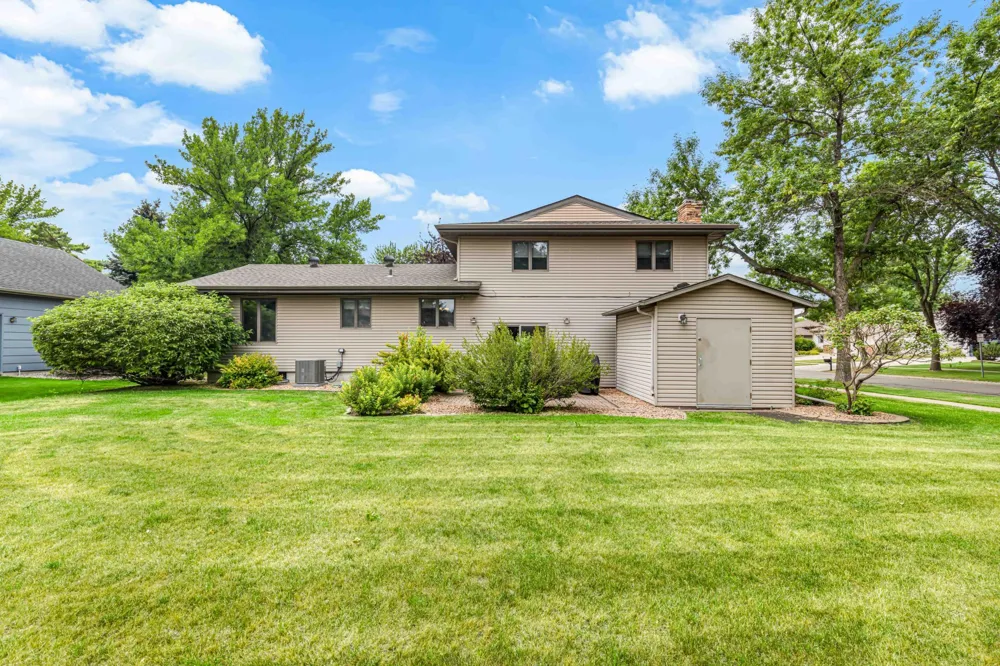 681 Cottonwood Court West Fargo, ND 58078