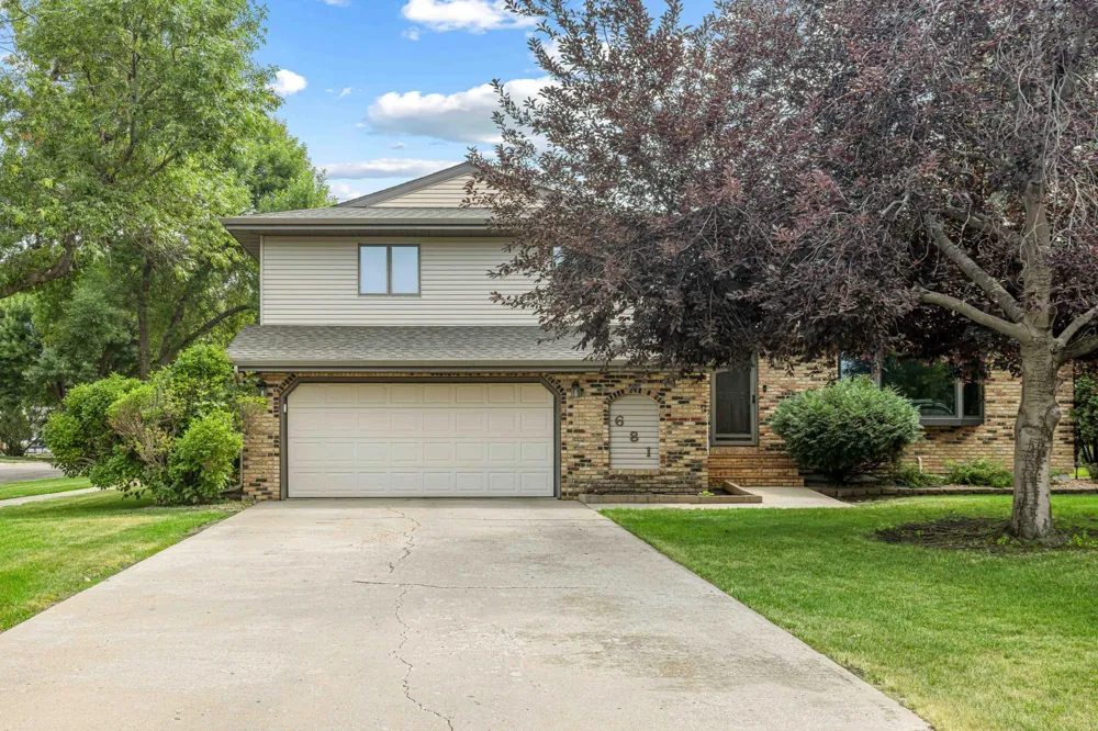 681 Cottonwood Court West Fargo, ND 58078