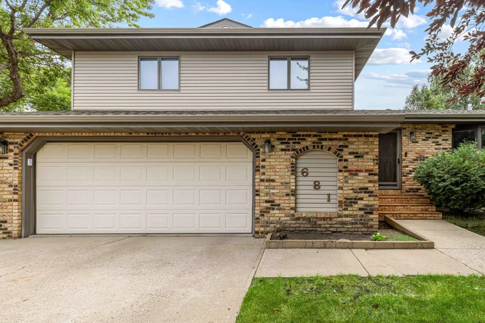 681 Cottonwood Court West Fargo, ND 58078