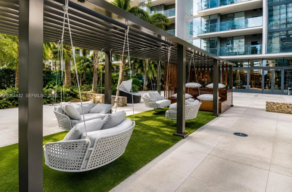 88 SW 7th St #3709 Miami, FL 33130