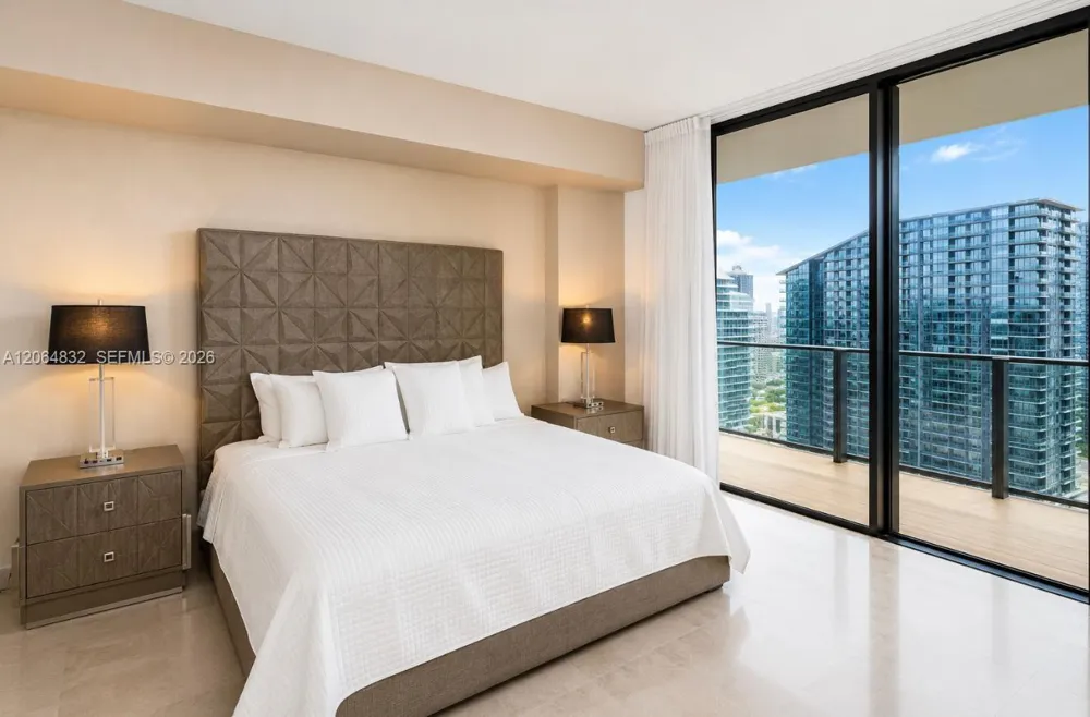 88 SW 7th St #3709 Miami, FL 33130