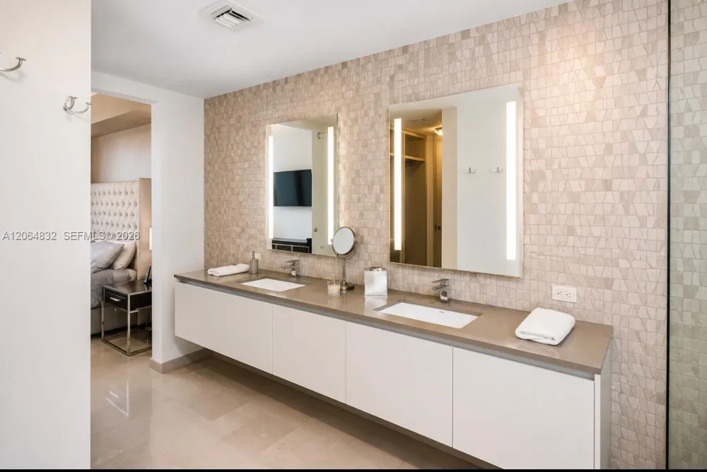 88 SW 7th St #3709 Miami, FL 33130