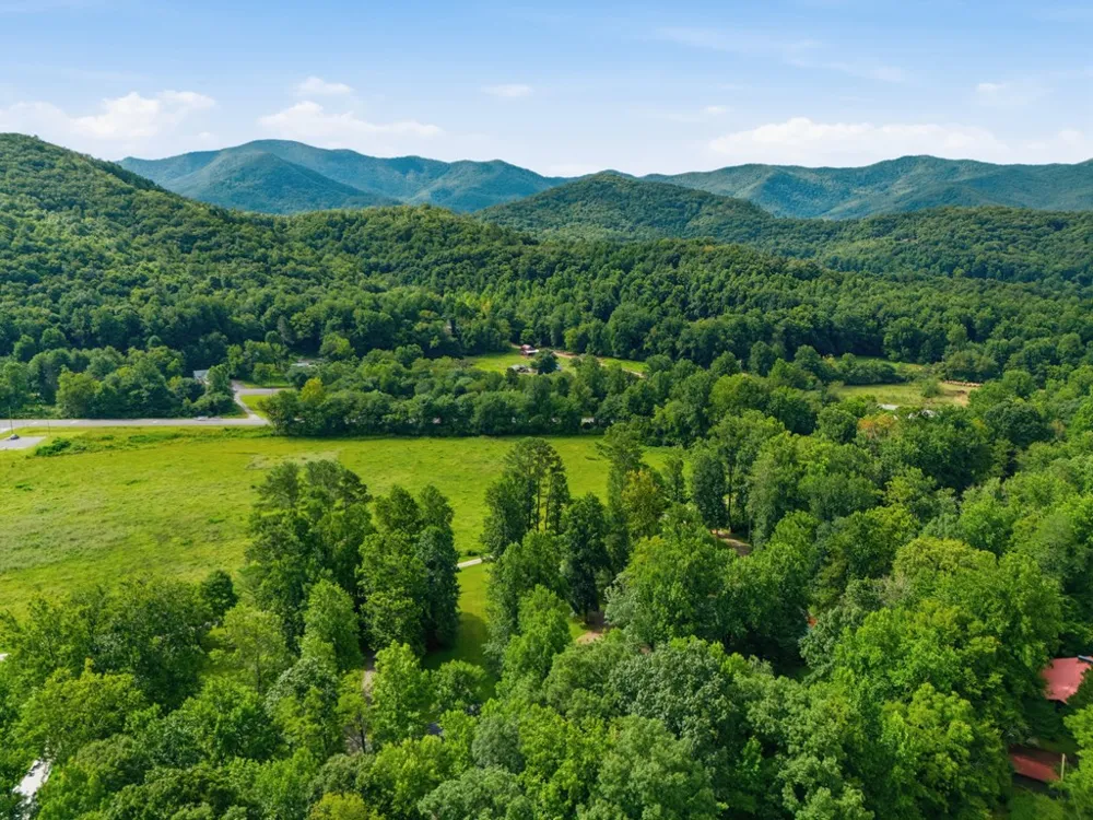 124 W Mountain Meadows Hayesville, NC 28904