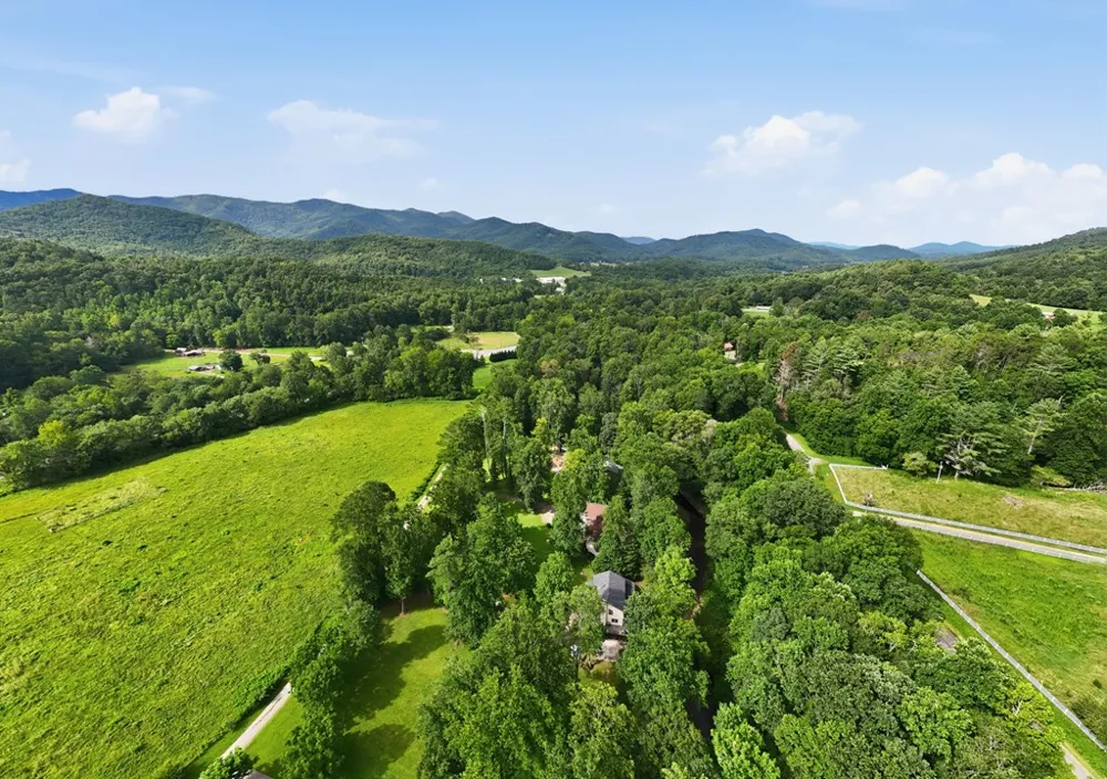 124 W Mountain Meadows Hayesville, NC 28904