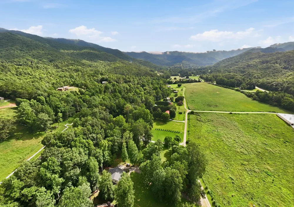 124 W Mountain Meadows Hayesville, NC 28904