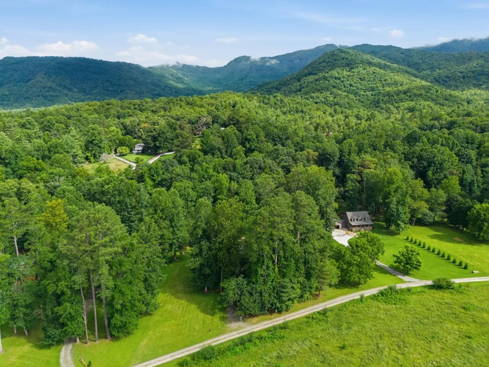 124 W Mountain Meadows Hayesville, NC 28904