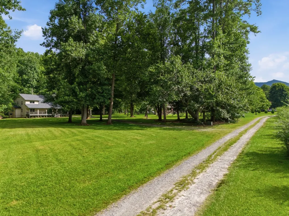 124 W Mountain Meadows Hayesville, NC 28904