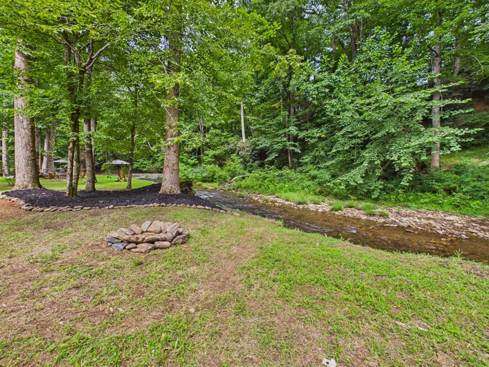 124 W Mountain Meadows Hayesville, NC 28904