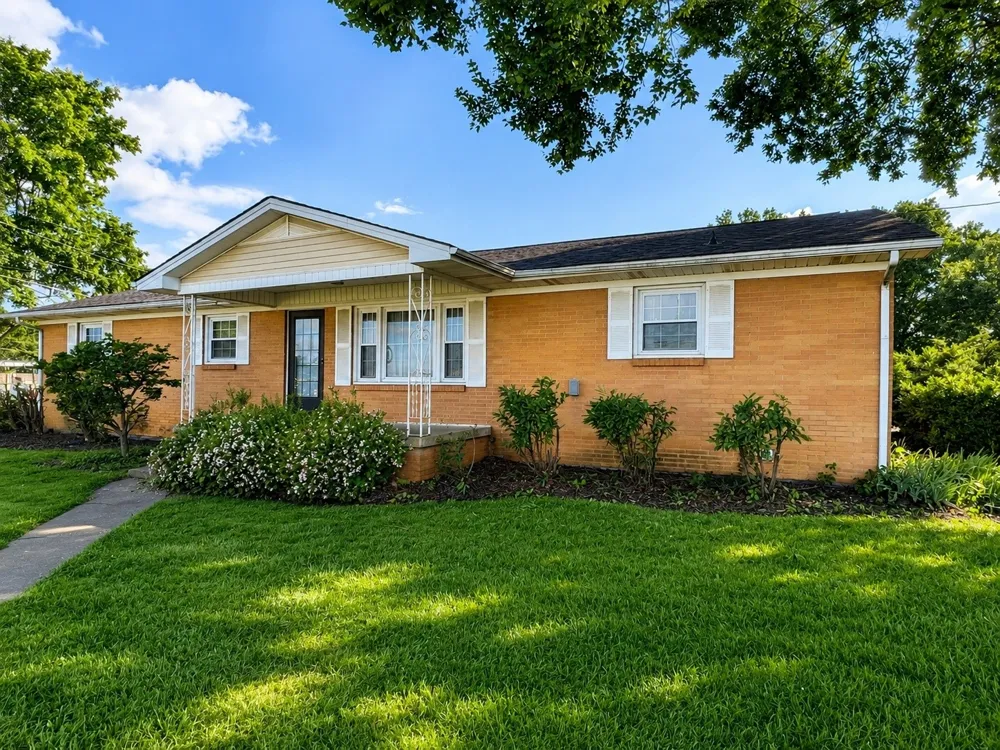 638 N Broadway Portland, TN 37148