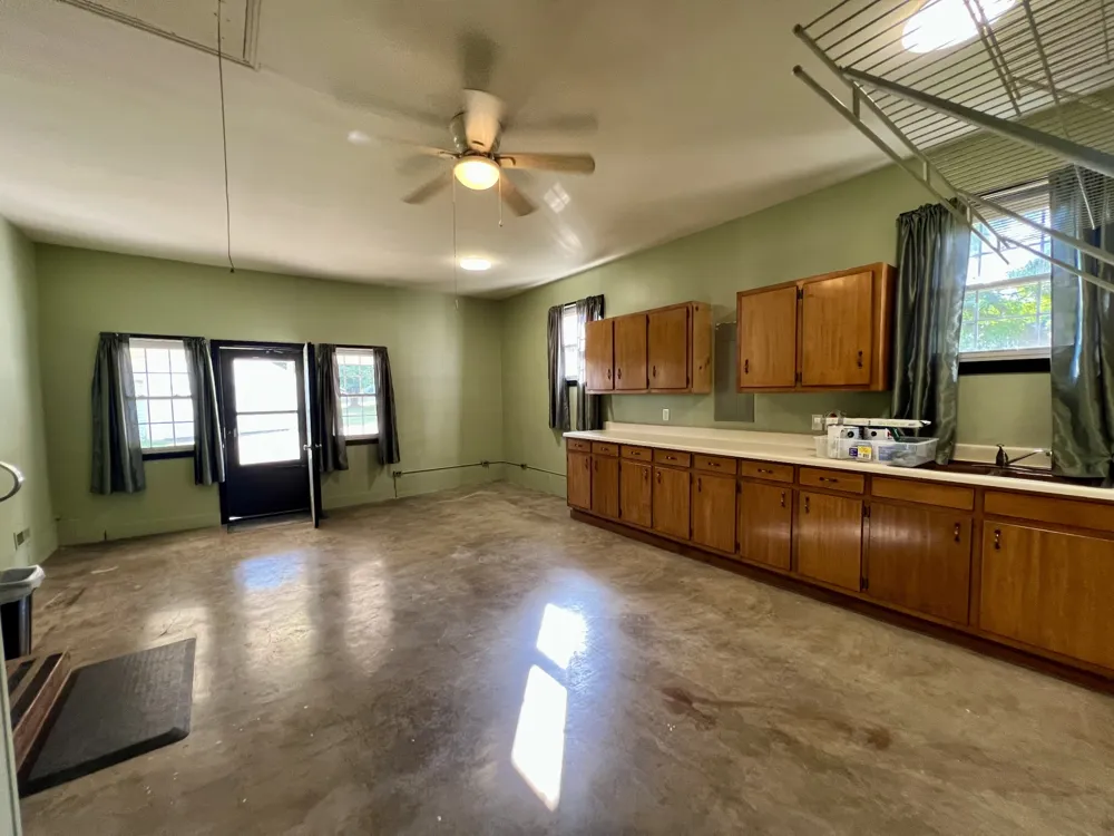 638 N Broadway Portland, TN 37148