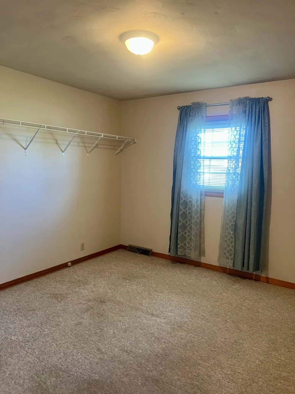 638 N Broadway Portland, TN 37148