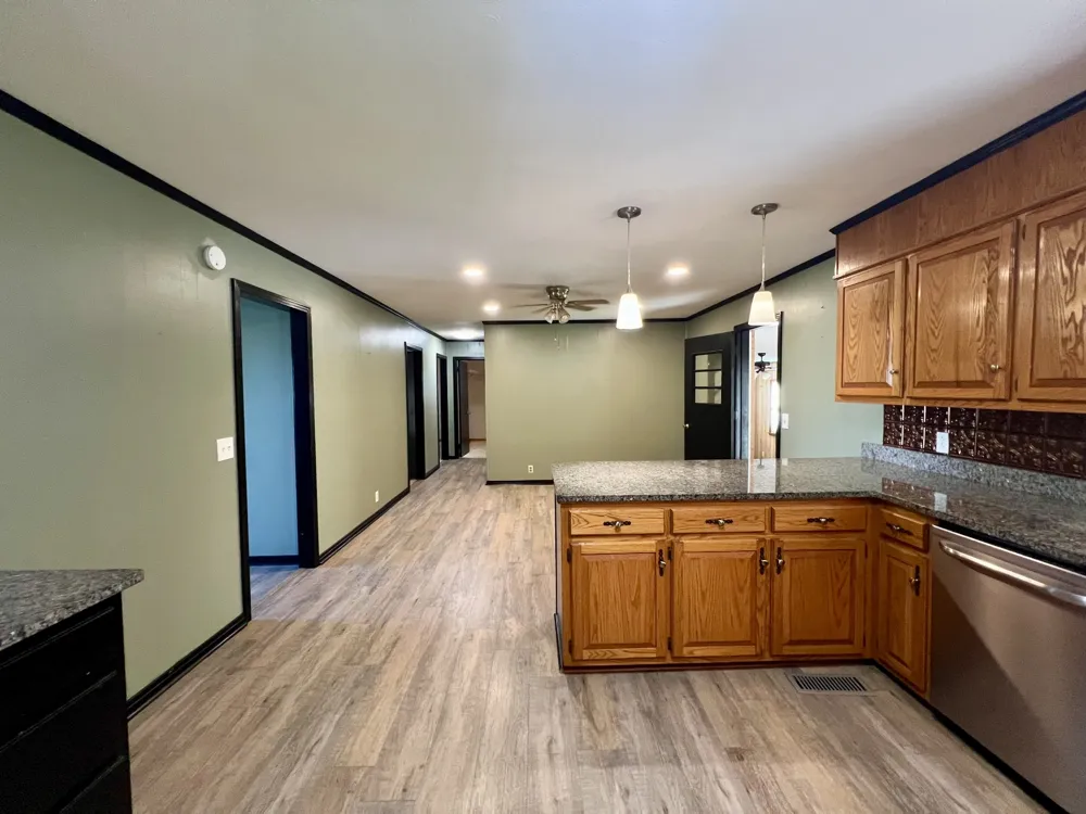 638 N Broadway Portland, TN 37148