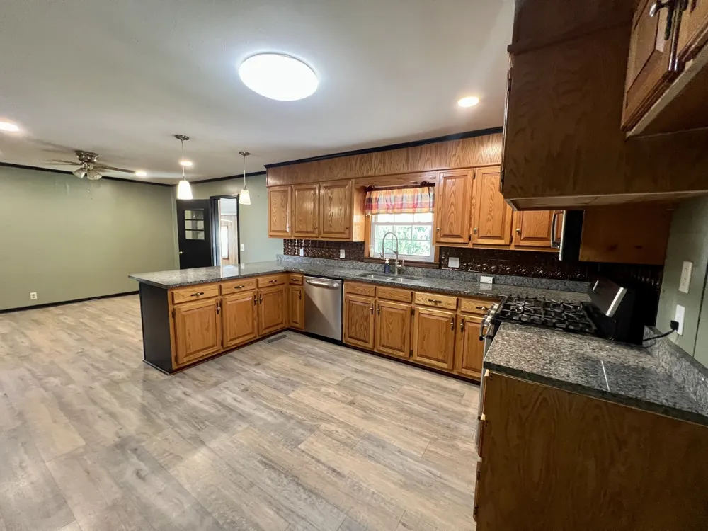 638 N Broadway Portland, TN 37148
