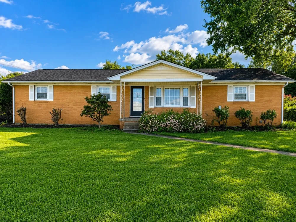 638 N Broadway Portland, TN 37148