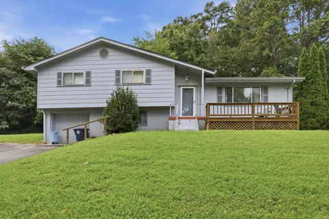 1127 Hillsboro Drive