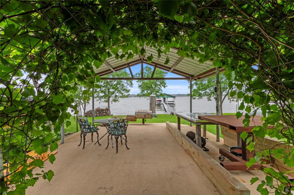 250 Whispering Oaks Trail Payne Springs, TX 75156
