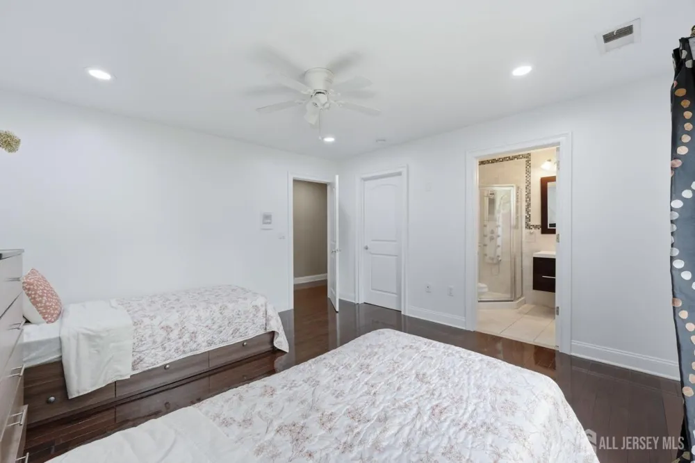 3945 Park Avenue Edison, NJ 08820