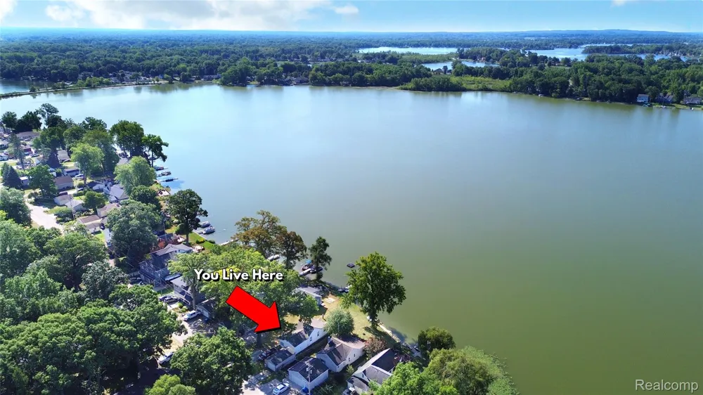 4181 Minnetonka Drive Fenton Charter Township, MI 48451
