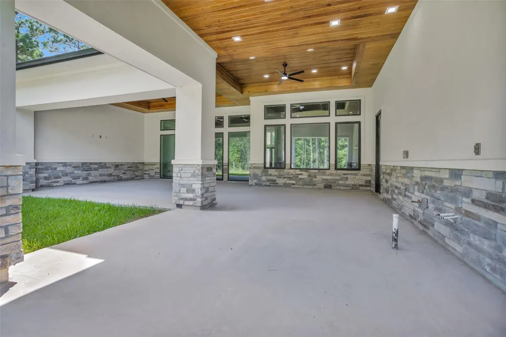 27900 E Stallion Lane Waller, TX 77484